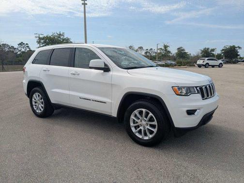 Bright White Clearcoat 2022 Jeep Grand Cherokee Laredo