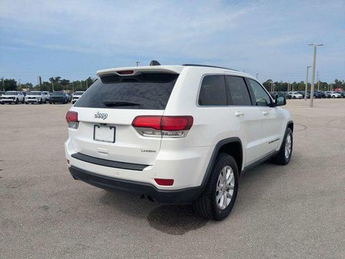 Bright White Clearcoat 2022 Jeep Grand Cherokee Laredo
