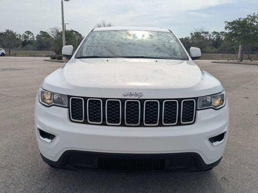 Bright White Clearcoat 2022 Jeep Grand Cherokee Laredo