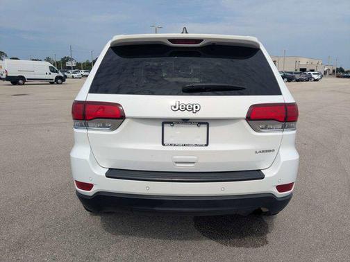 Bright White Clearcoat 2022 Jeep Grand Cherokee Laredo