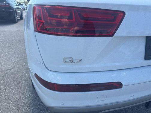 Glacier White 2018 Audi Q7 3.0T Prestige
