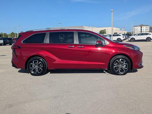 2025 Toyota Sienna Platinum