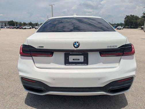Alpine White 2022 BMW 750 i xDrive