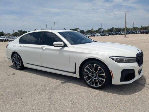 Alpine White 2022 BMW 750 i xDrive