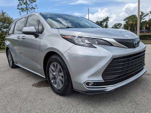 2021 Toyota Sienna XLE 7 Passenger