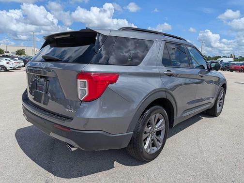 Carbonized Gray Metallic 2022 Ford Explorer XLT