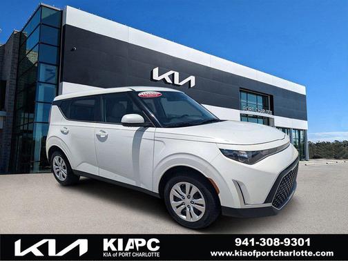 Snow White Pearl 2023 Kia Soul LX