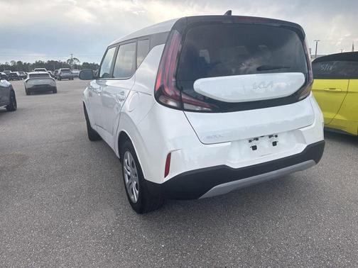 Snow White Pearl 2023 Kia Soul LX