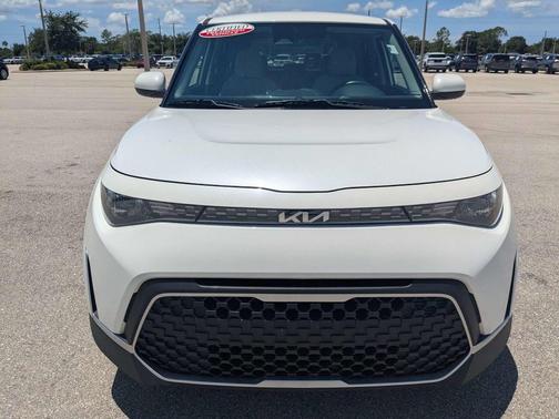 Snow White Pearl 2023 Kia Soul LX