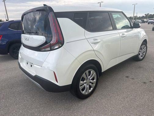 Snow White Pearl 2023 Kia Soul LX
