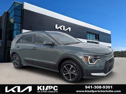 Cityscape Green 2023 Kia Niro EX