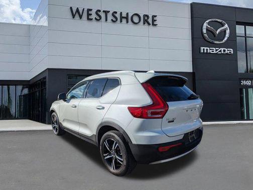 2023 Volvo XC40 B5 Plus Bright Theme