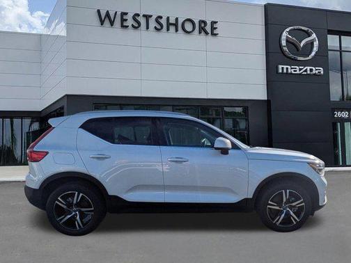 2023 Volvo XC40 B5 Plus Bright Theme
