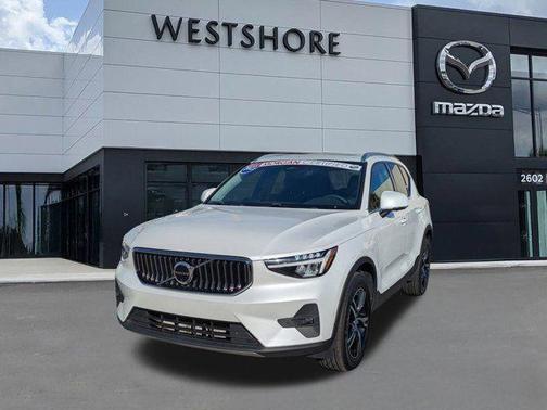 2023 Volvo XC40 B5 Plus Bright Theme