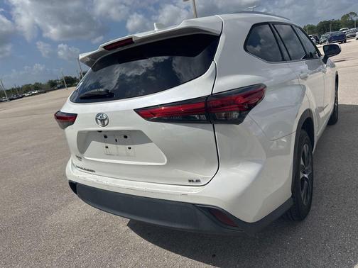 Blizzard Pearl 2020 Toyota Highlander XLE