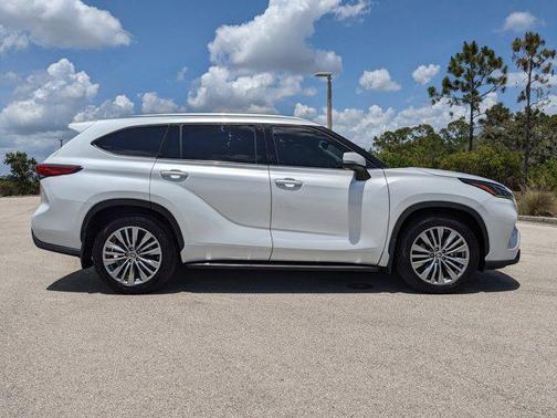 2022 Toyota Highlander Platinum