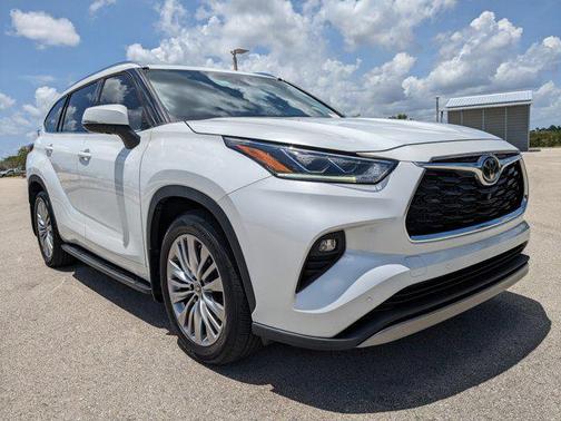 2022 Toyota Highlander Platinum