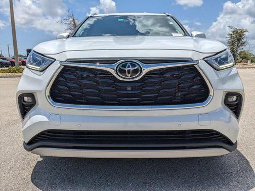 2022 Toyota Highlander Platinum