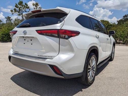 2022 Toyota Highlander Platinum