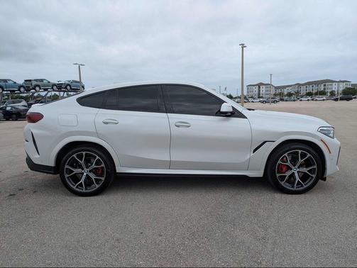 Mineral White Metallic 2023 BMW X6 xDrive40i