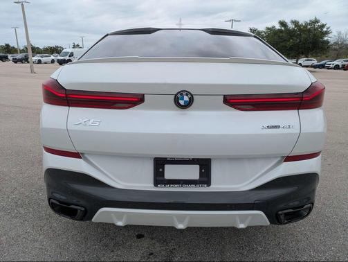 Mineral White Metallic 2023 BMW X6 xDrive40i