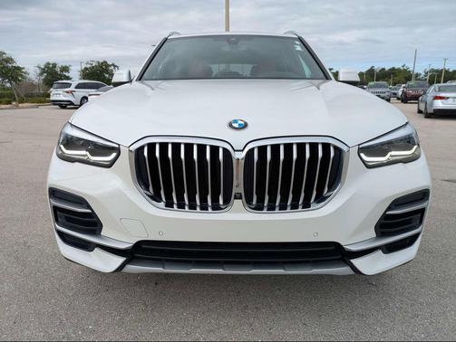 Mineral White Metallic 2023 BMW X5 xDrive40i