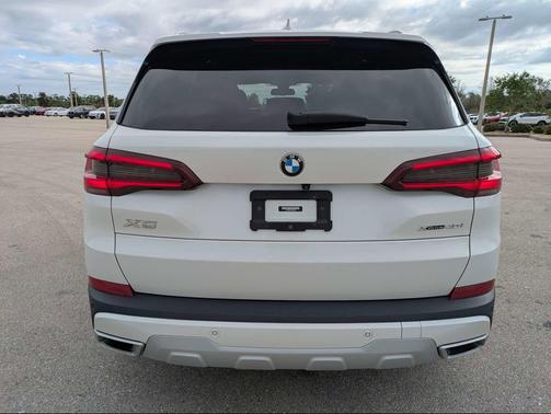 Mineral White Metallic 2023 BMW X5 xDrive40i