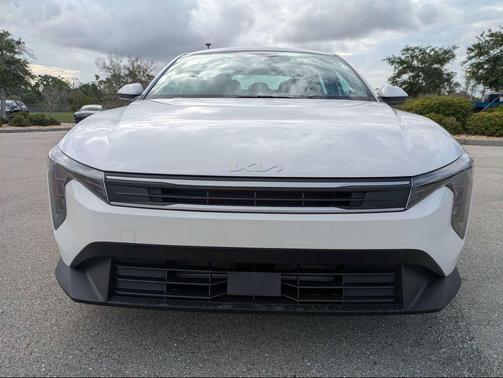 Snow White Pearl 2026 Kia K4 LXS