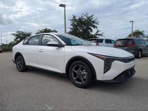 Snow White Pearl 2026 Kia K4 LXS