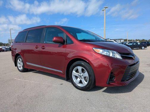 2020 Toyota Sienna LE