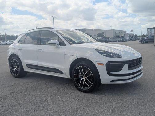 Carrara White Metallic 2023 Porsche Macan T