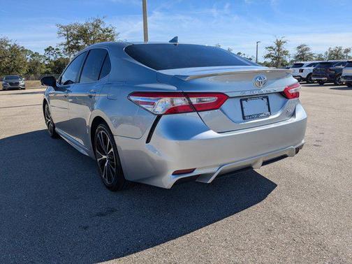 2020 Toyota Camry SE