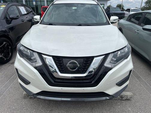 Pearl White 2017 Nissan Rogue SV
