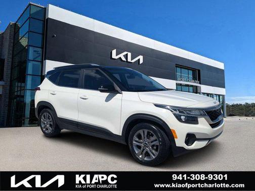 Clear White/Black Roof 2023 Kia Seltos S