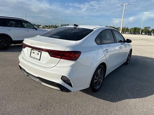 Snow White Pearl 2022 Kia Forte LXS
