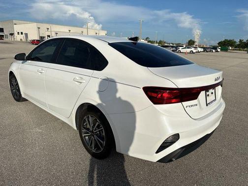 Snow White Pearl 2022 Kia Forte LXS