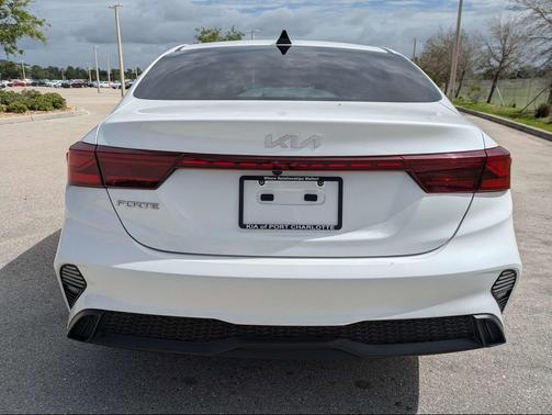 Snow White Pearl 2022 Kia Forte LXS