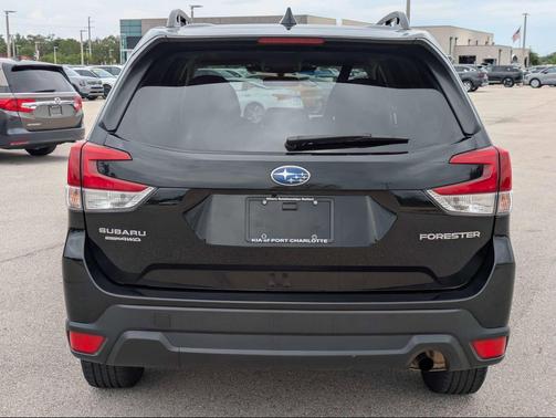 Crystal Black Silica 2024 Subaru Forester Premium
