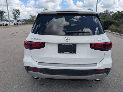 Polar White 2022 Mercedes-Benz GLB 250 4MATIC