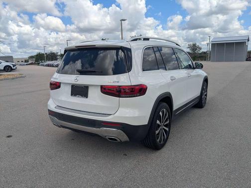 Polar White 2022 Mercedes-Benz GLB 250 4MATIC