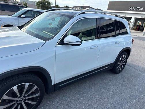 Polar White 2022 Mercedes-Benz GLB 250 4MATIC