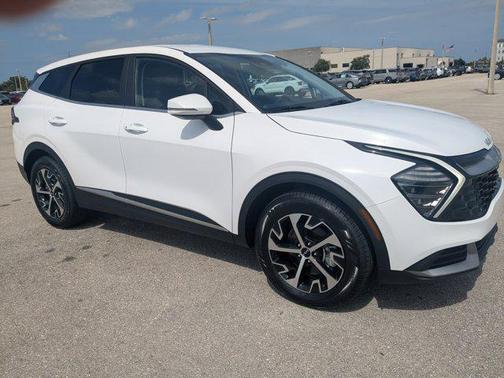 Glacial White Pearl 2025 Kia Sportage EX