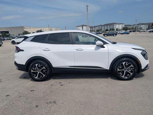 Glacial White Pearl 2025 Kia Sportage EX