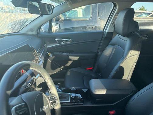 Glacial White Pearl 2025 Kia Sportage EX