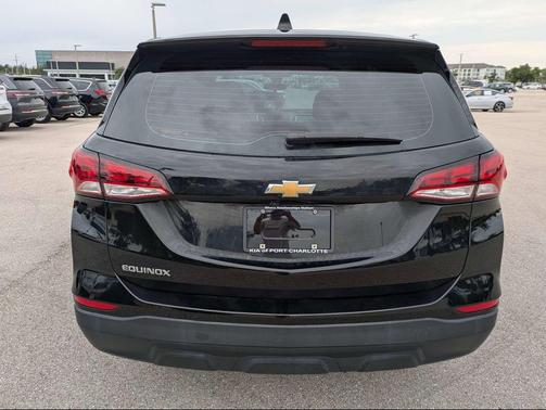 Mosaic Black Metallic 2022 Chevrolet Equinox LS