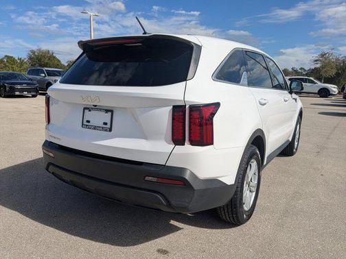 2023 Kia Sorento LX