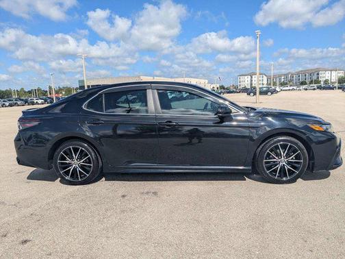 Midnight Black Metallic 2021 Toyota Camry SE