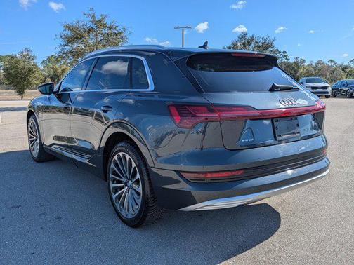 2019 Audi e-tron Premium Plus