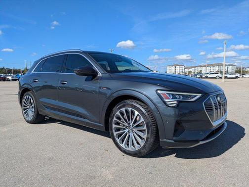 2019 Audi e-tron Premium Plus