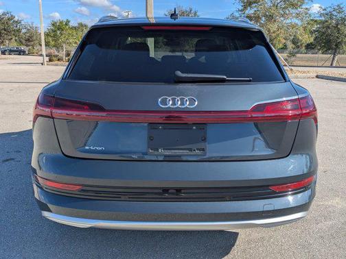 2019 Audi e-tron Premium Plus